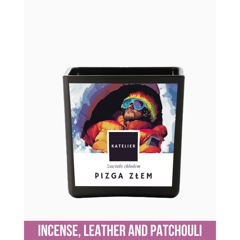 Świeca sojowa kadzidło, skóra & paczula – Pizga Złem (250 ml) Świeca sojowa kadzidło, skóra & paczula – Pizga Złem (250 ml)