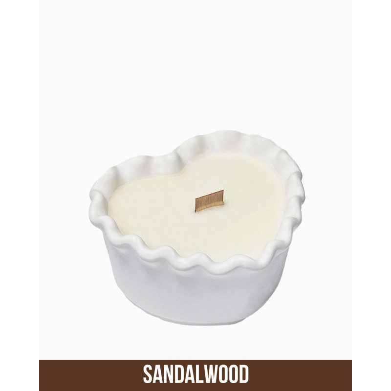 Świeca Sojowa w pojemniku w kształcie serca - Serce Namiętności - 100 ml - Zapach Sandalwood Świeca Sojowa w pojemniku w kształcie serca - Serce Namiętności - 100 ml - Zapach Sandalwood