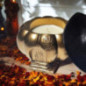 Świeca Perfumowana na Halloween – Dyniowa Chata Czarów (Złota) – 80 ml – Zapach Perfectly Pumpkin Świeca Perfumowana na Halloween – Dyniowa Chata Czarów (Złota) – 80 ml – Zapach Perfectly Pumpkin