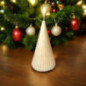 Świeca o zapachu choinki Dekoracyjna świeca w kształcie nowoczesnej choinki - 230 ml - Biała - Zapach Christmas Balsam Świeca o zapachu choinki Dekoracyjna świeca w kształcie nowoczesnej choinki - 230 ml - Biała - Zapach Christmas Balsam