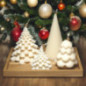 Zestaw Zimowy Las - 5 elementów - 4 świece - Drewniana Podstawka - Dekoracja na Boże Narodzenie – Zapach Christmas Balsam Zestaw Zimowy Las - 5 elementów - 4 świece - Drewniana Podstawka - Dekoracja na Boże Narodzenie – Zapach Christmas Balsam