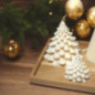 Zestaw Zimowy Las - 5 elementów - 4 świece - Drewniana Podstawka - Dekoracja na Boże Narodzenie – Zapach Christmas Balsam Zestaw Zimowy Las - 5 elementów - 4 świece - Drewniana Podstawka - Dekoracja na Boże Narodzenie – Zapach Christmas Balsam